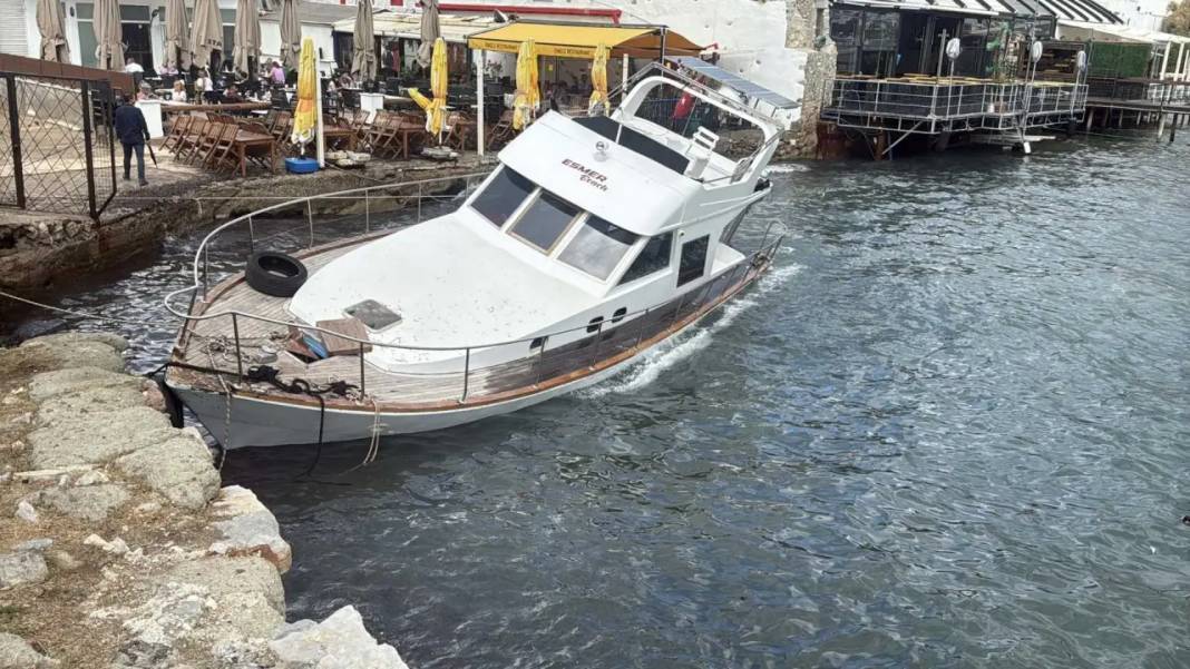 Muğla’yı Sağanak Felç Etti! Vatandaşlar Fethiye Sokaklarında Botla Gezdi 4